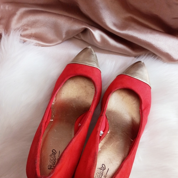 Red Heels with Gold Tips - Picture 5 of 14